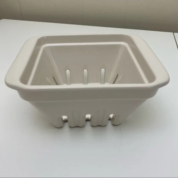 Nice Condition Rae Dunn Berries Basket  7” Wide x 3.5” Tall. - Picture 3 of 9